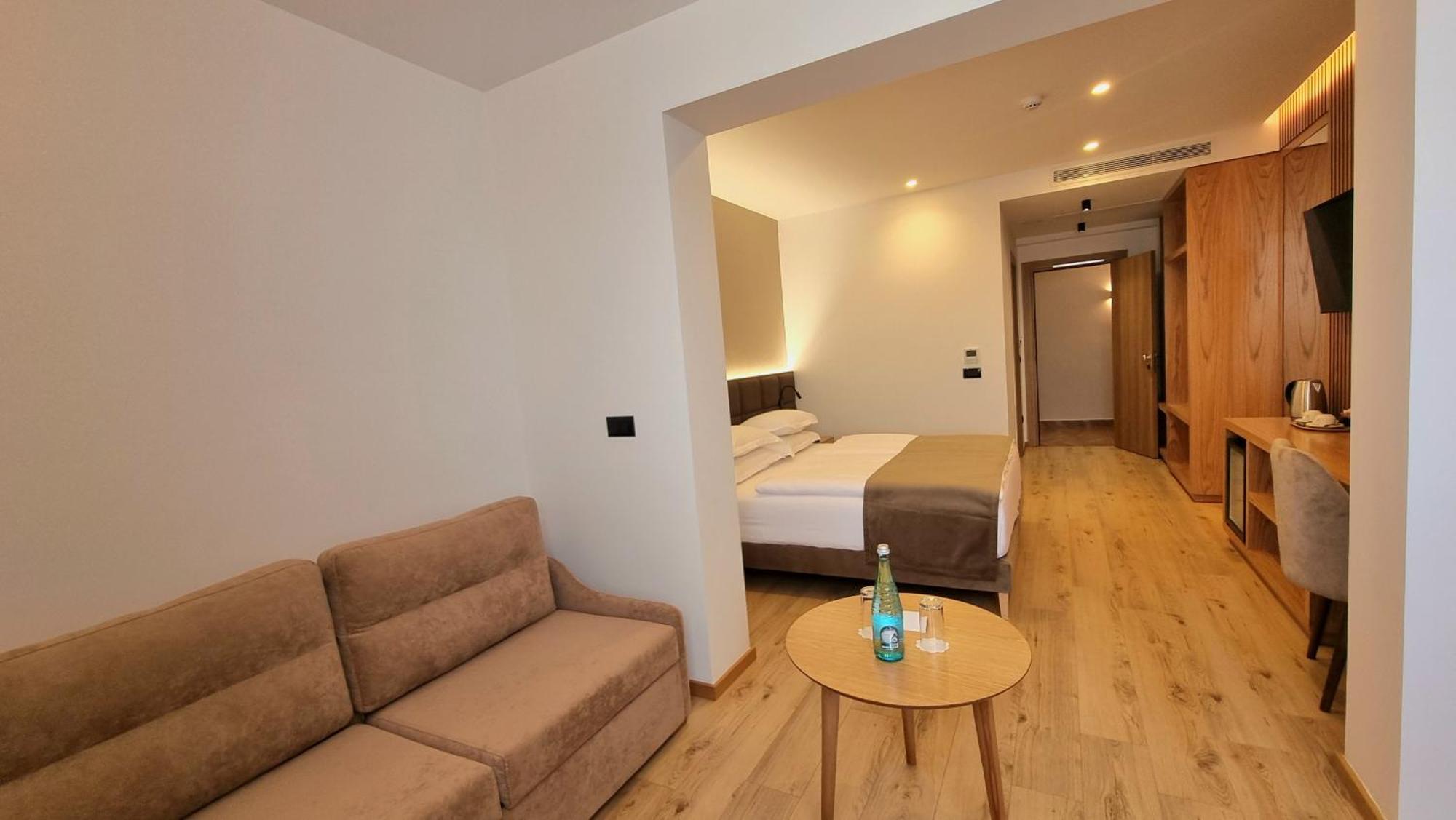 Sibb Hotel Тирана Экстерьер фото