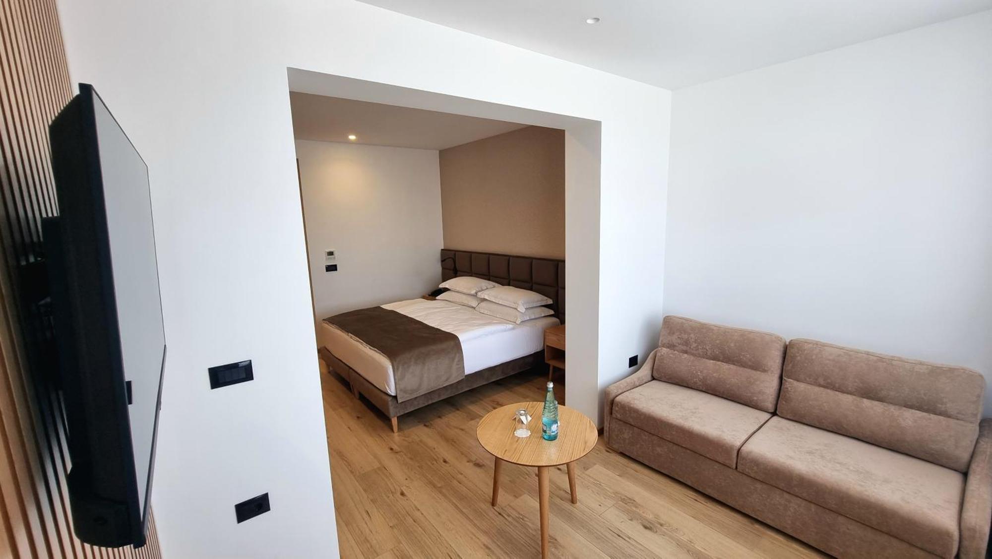 Sibb Hotel Тирана Экстерьер фото