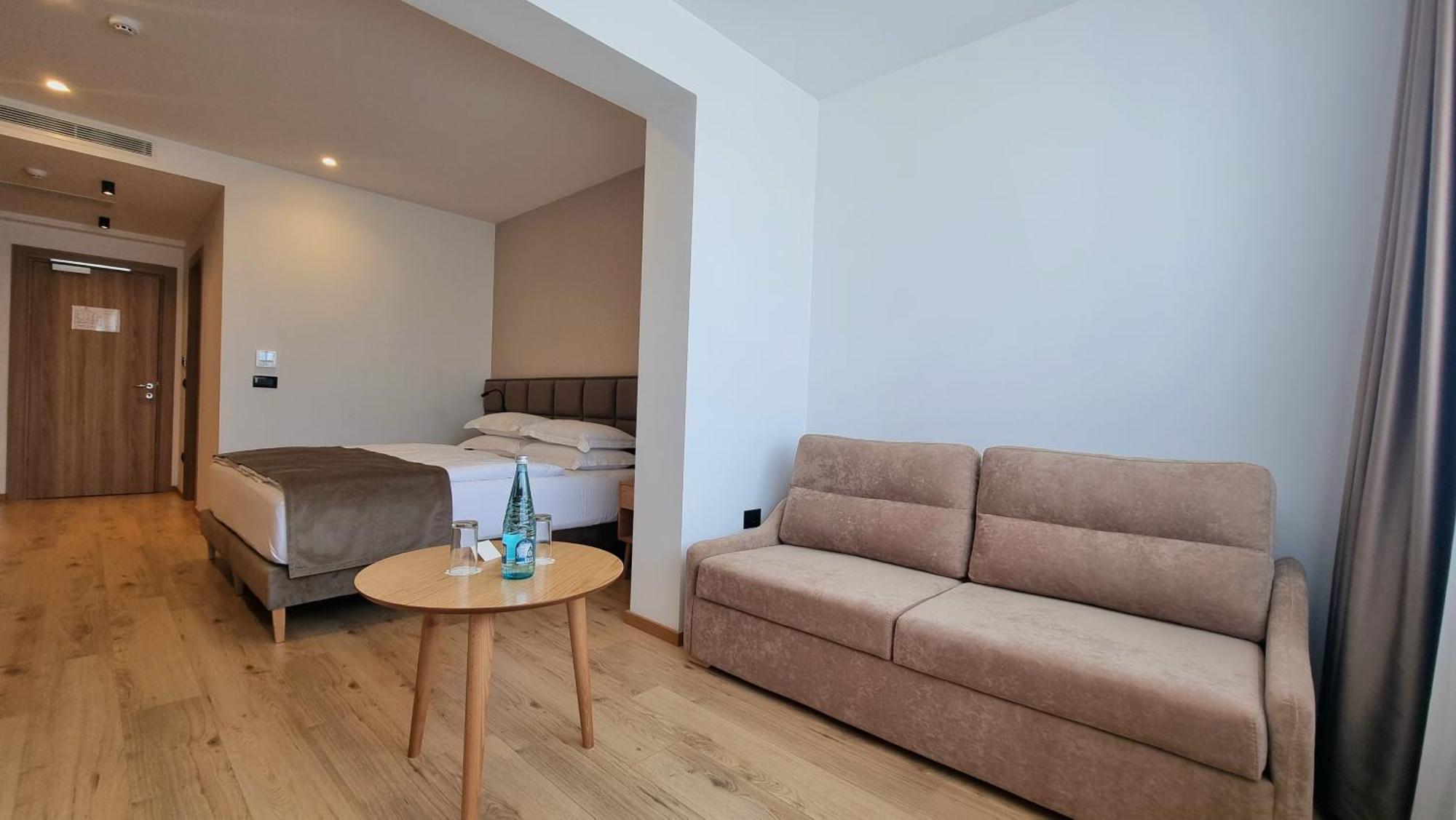 Sibb Hotel Тирана Экстерьер фото