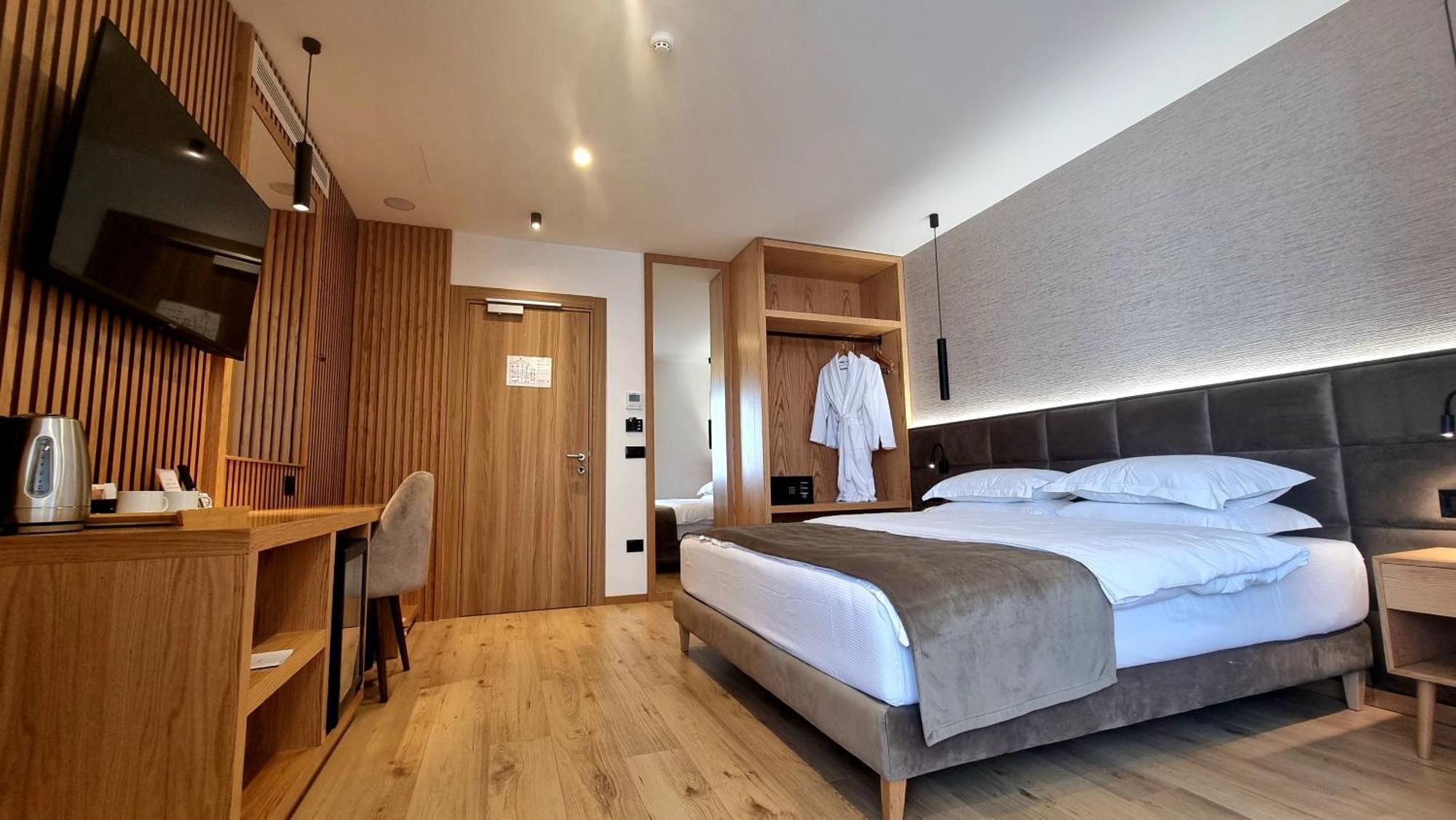 Sibb Hotel Тирана Экстерьер фото