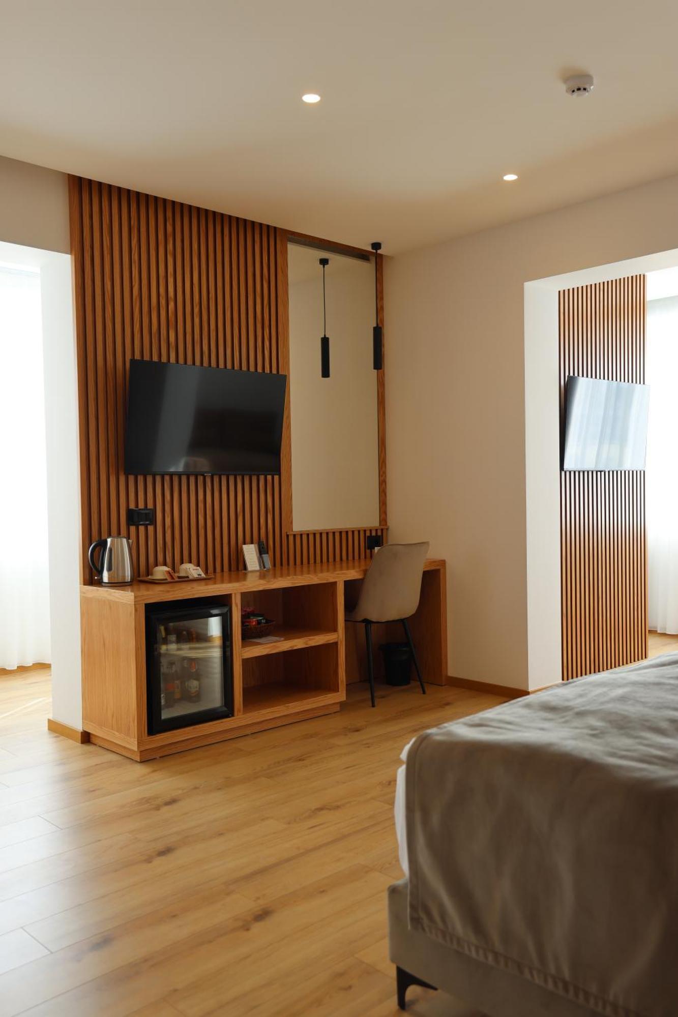 Sibb Hotel Тирана Экстерьер фото