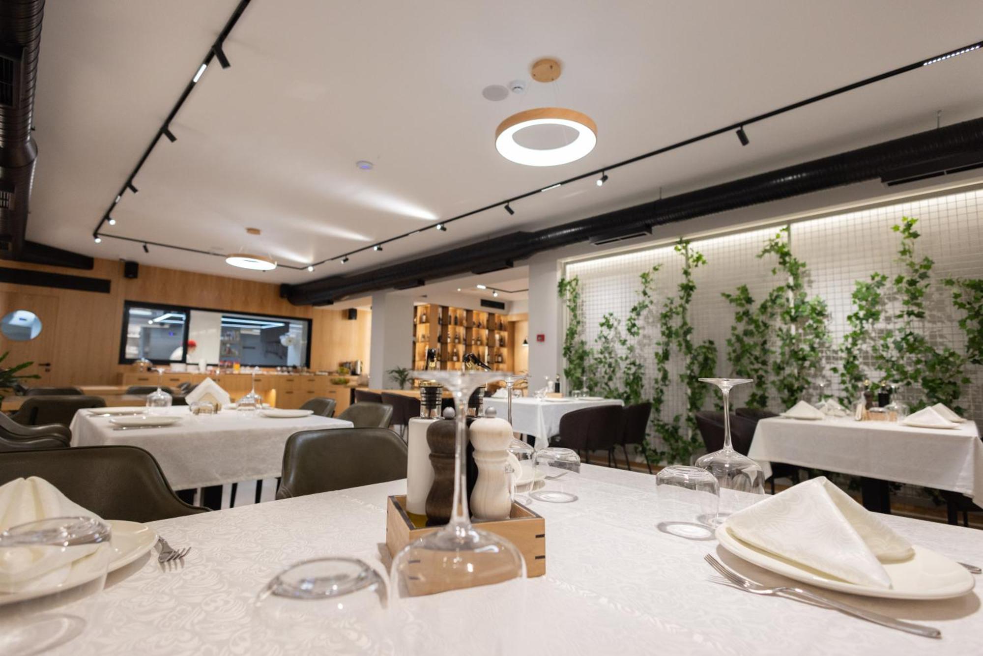 Sibb Hotel Тирана Экстерьер фото