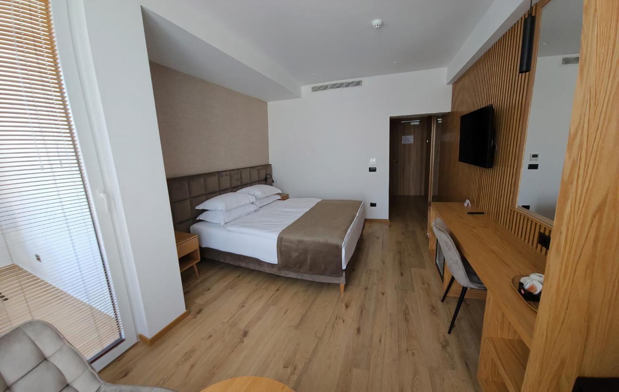 Sibb Hotel Тирана Экстерьер фото