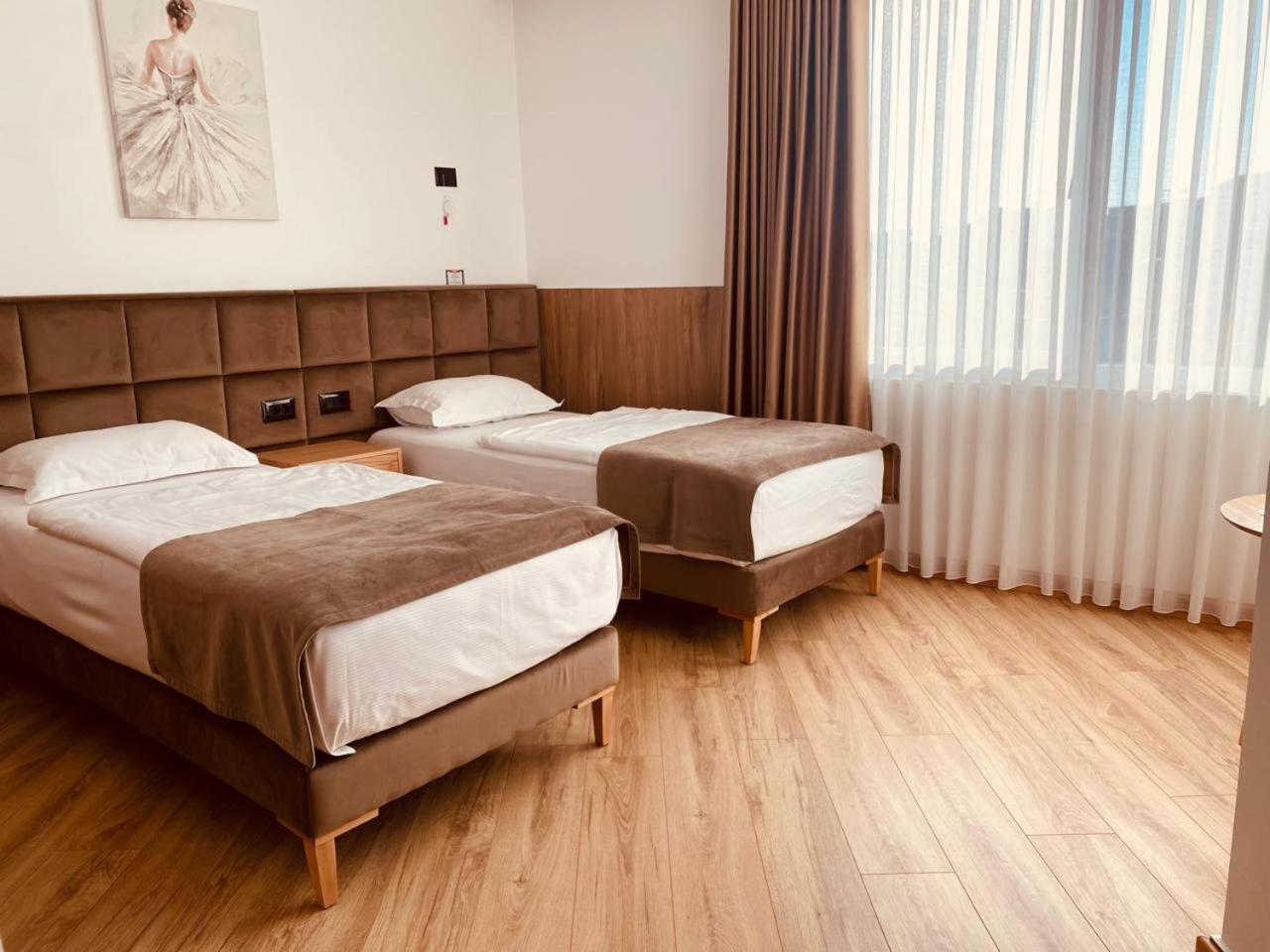 Sibb Hotel Тирана Экстерьер фото